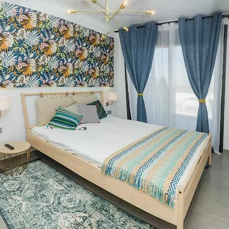 Apartment Marine And Chrome Sea View *