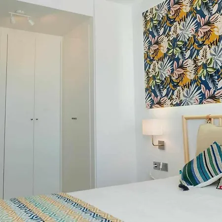 Marine And Chrome Sea View Apartment *